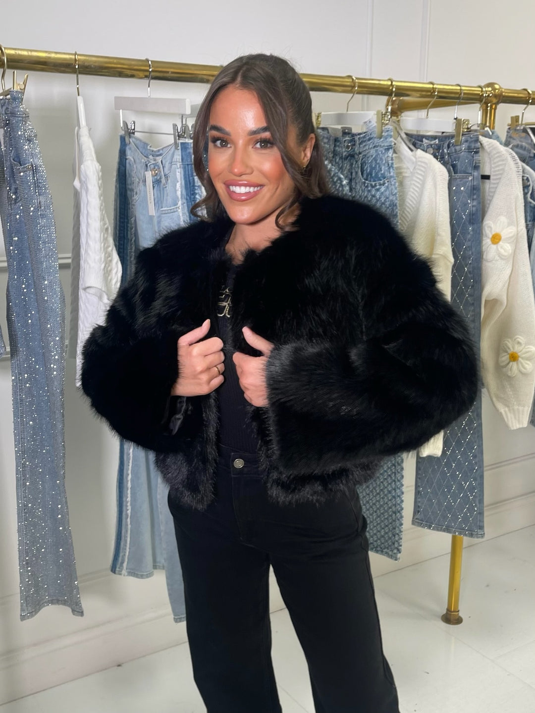 Mazi black faux fur cropped jacket – ellatino london